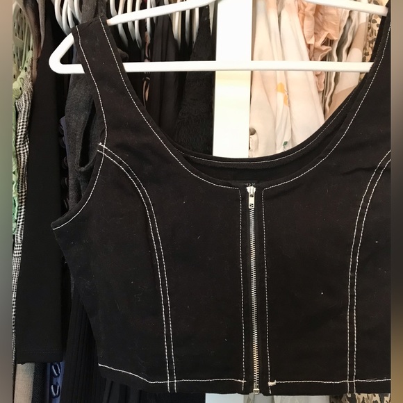 ❌F21 Topstitched Denim Zip-Front Cropped Top - Picture 11 of 12